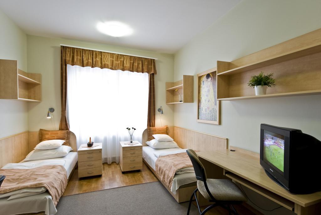 Hotel Kerpely Dunaújváros Zimmer foto