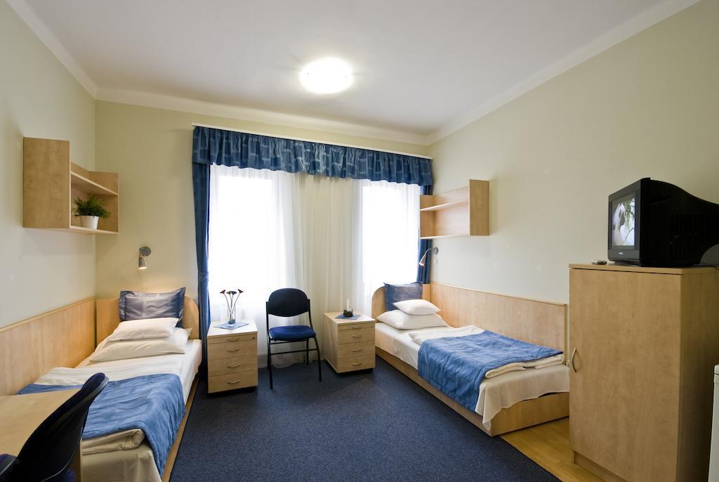 Hotel Kerpely Dunaújváros Zimmer foto