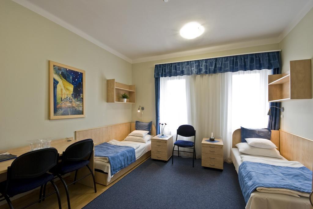 Hotel Kerpely Dunaújváros Zimmer foto