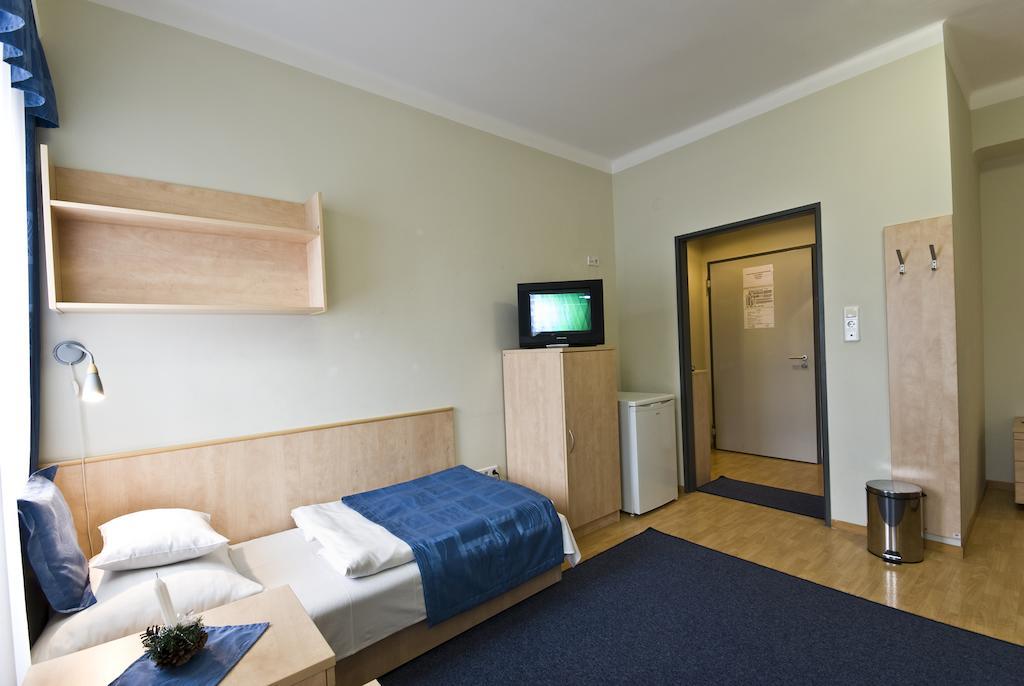 Hotel Kerpely Dunaújváros Zimmer foto