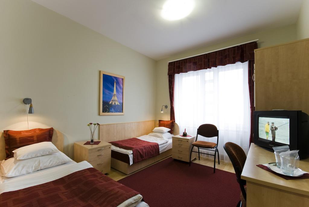 Hotel Kerpely Dunaújváros Zimmer foto