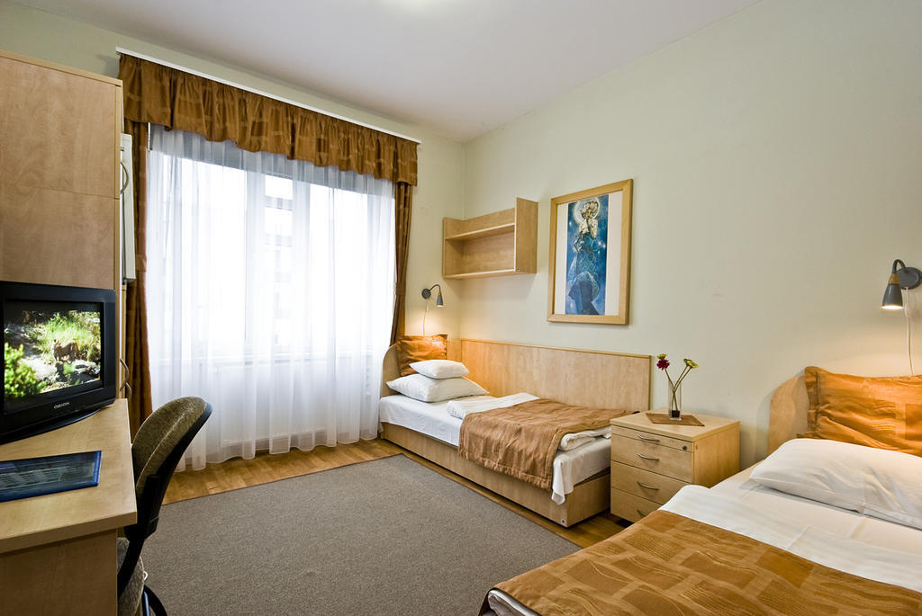 Hotel Kerpely Dunaújváros Exterior foto