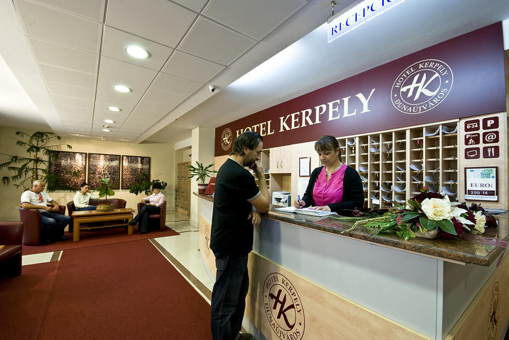 Hotel Kerpely Dunaújváros Exterior foto