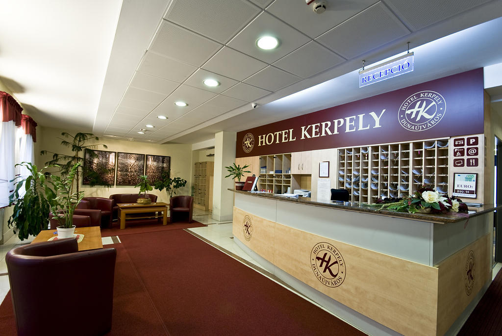 Hotel Kerpely Dunaújváros Exterior foto